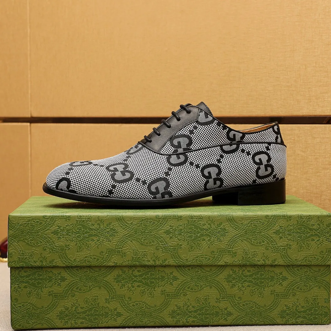 Men's shoes 💰460 💐 Product trademark: GUCCI "Gucci" business leather shoes Regular size: 38-44 (45.46.47🉑️customized) Product materials: Selected imported first-layer fabric upper, imported cowhide leather lining. Strong three-dimensional visual effect, combined outsole Color: 2⃣️colors available
